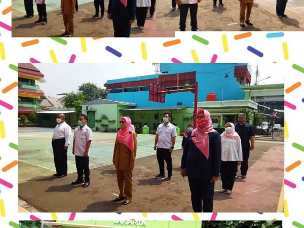 Menyanyikan Lagu Indonesia Raya Oleh Pendidik dan Tenaga Kependidikan