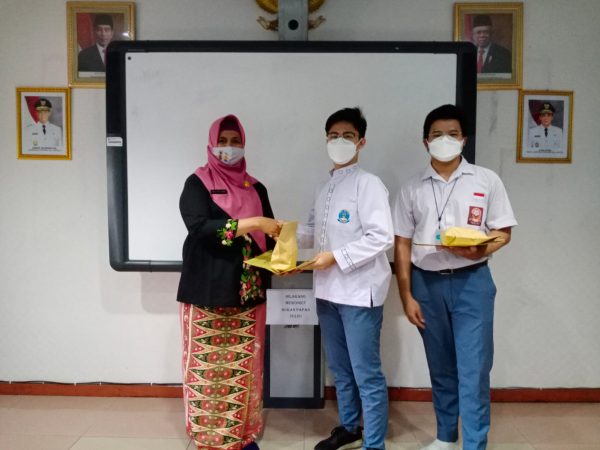PERAYAAN HARI GURU DAN PEMBERIAN PENGHARGAAN LOMBA KOPSI DAN NAFSIAH