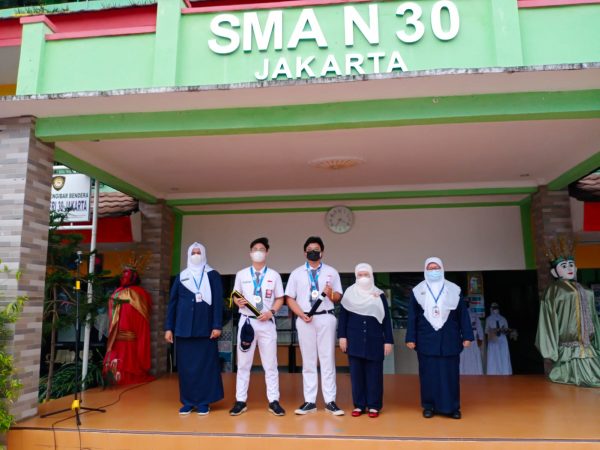 PENGHARGAAN JUARA PENELITIAN INDONESIA SMAN 30 JAKARTA