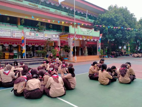KEGIATAN EKSTRAKULIKULER WAJIB (PRAMUKA)