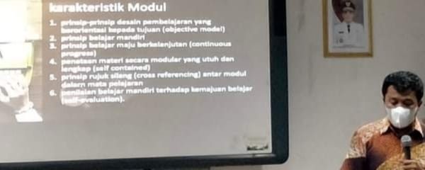 IHT MEMBUAT BAHAN AJAR BERBASIS E-MODUL