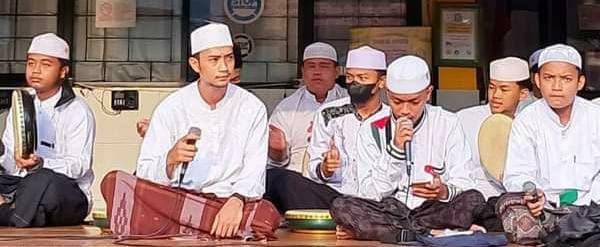 Memperingati Maulid Nabi Muhammad SAW