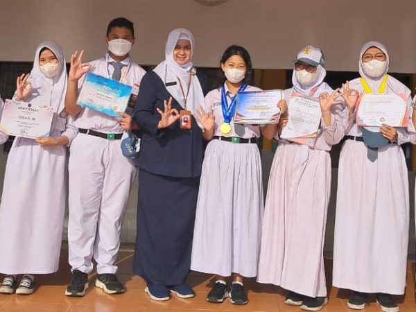 Pemberian Penghargaan Siswa Berprestasi